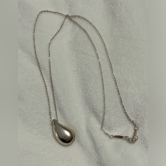 Genuine Tiffany & Co Elsa Peretti Teardrop necklace 925 18”, pendant is 22 mm - Picture 2 of 10